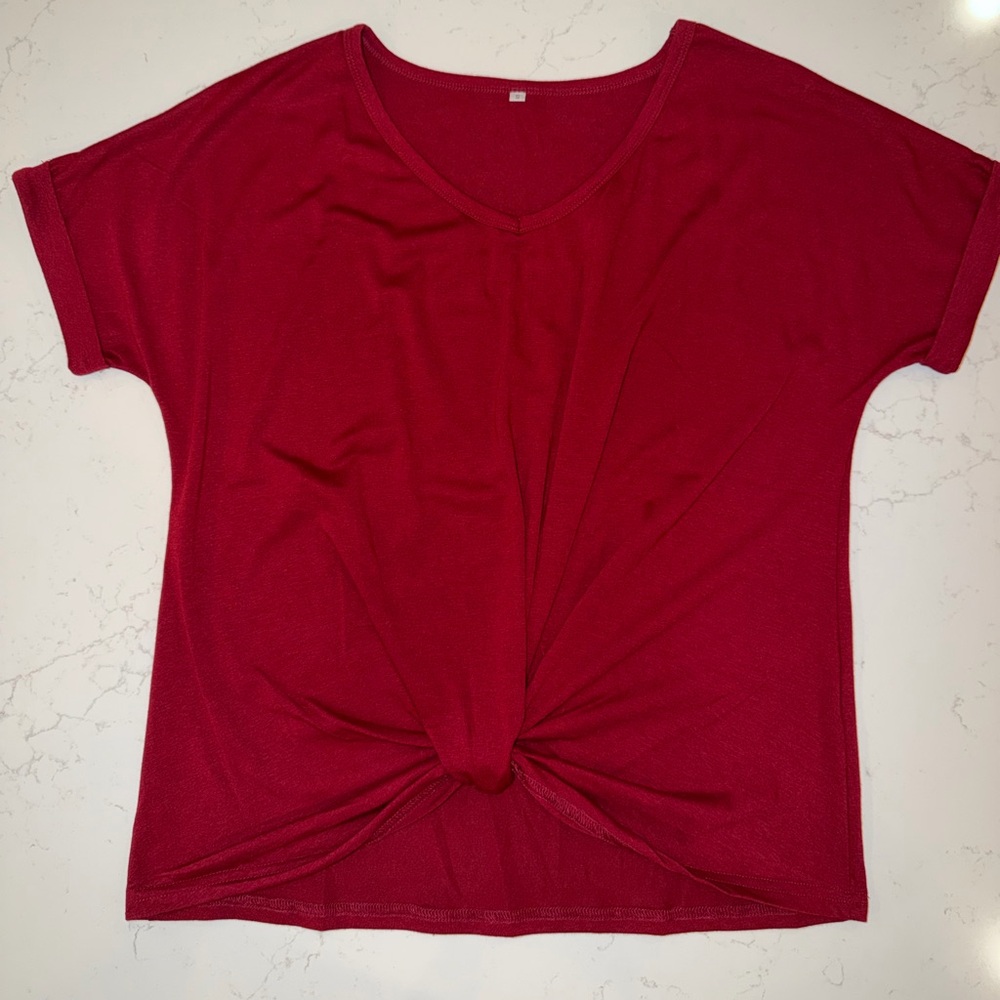 Amazon Women's Red Short Sleeve V-Neck Top